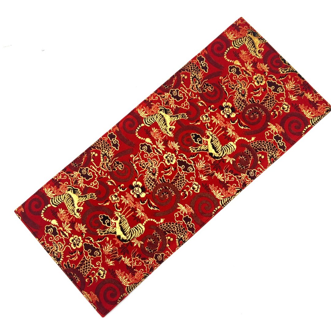 A stylish table mat rug with a Japanese pattern made from Kyoto Nishijin-ori fabric. - 其他 - 聚酯纤维 红色