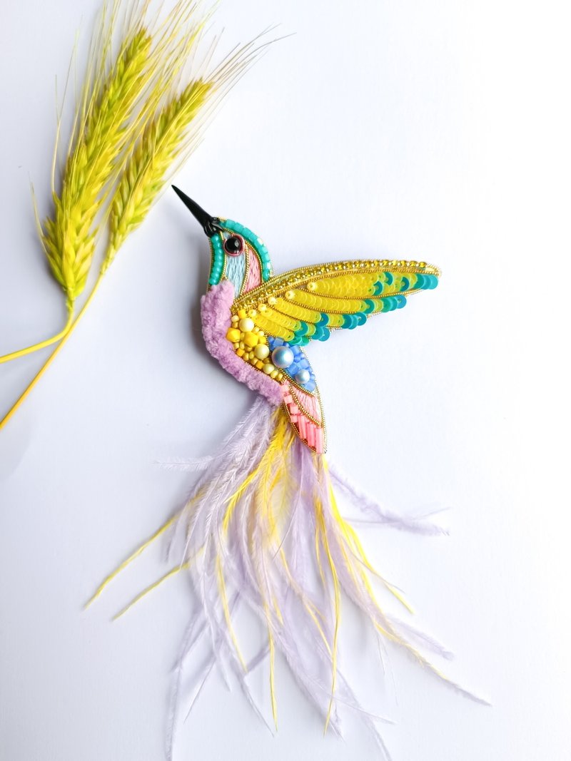 Embroidered hummingbird brooch handmade bird pin with ostrich feather - 胸针 - 其他材质 多色