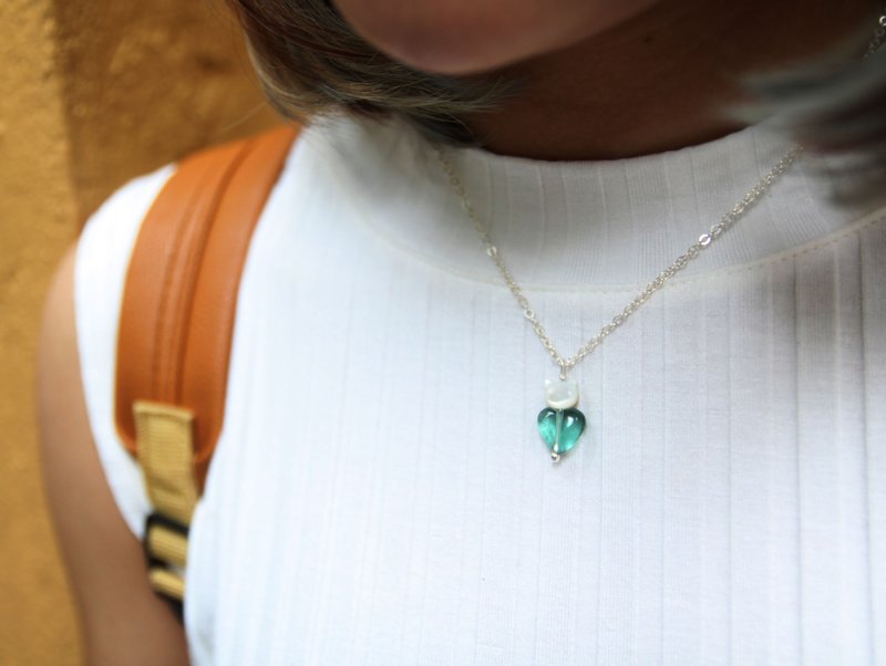 10mm 心型 蓝萤石， 贝母猫 925 纯银颈链 10MM heart-shape flourite with cat shape mother pearl  925 silver necklace - 项链 - 宝石 蓝色