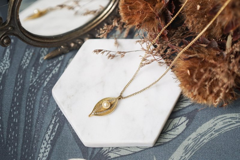 【老饰品/西洋老件】VINTAGE美国Sarah Coventry小叶子珍珠项链 - 耳环/耳夹 - 其他金属 金色