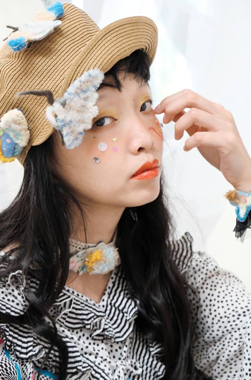 刺绣毛球米白蛾 流苏颈链 - 项链 - 绣线 