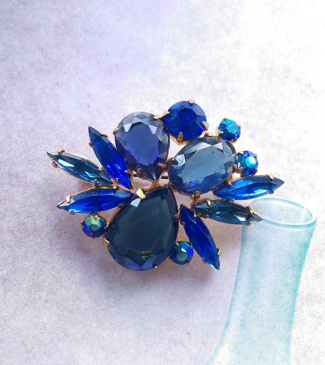 Vintage Jewelry 西洋古董饰品 蓝邃 莱茵钻 别针 - 徽章/别针 - 其他金属 金色