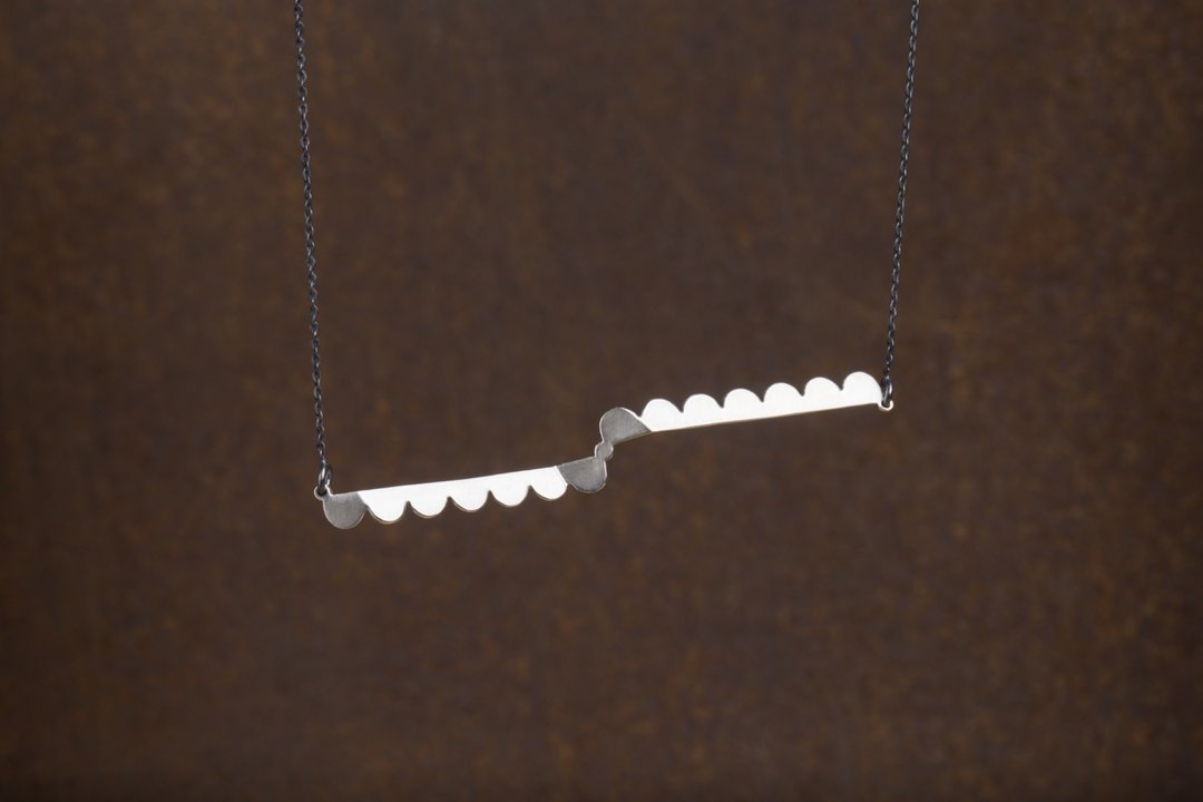 Upset / Upturn 胡子小姐 折 单色银项链 Silver Short Necklace - 项链 - 纯银 银色
