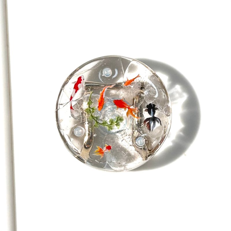 水晶与金鱼的饰物 凉爽的金鱼 透明天然石 马尾扣 胸针 - 其他 - 宝石 透明