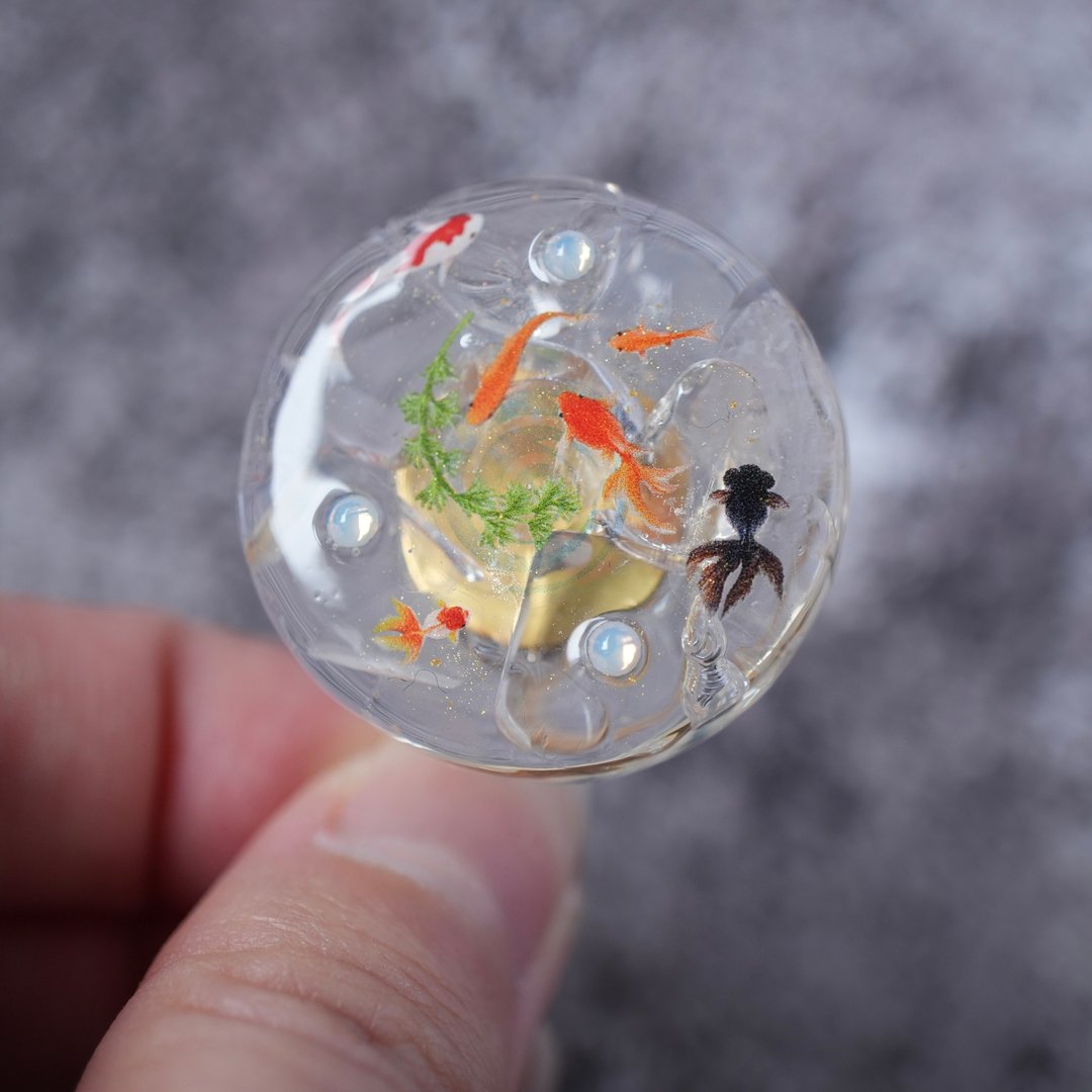 水晶金鱼和风饰物 悠游金鱼 透明 天然石 马尾钩 胸针 水晶 订制配件 夏日 鱼 金鱼 梅雨 日本 - 其他 - 宝石 透明