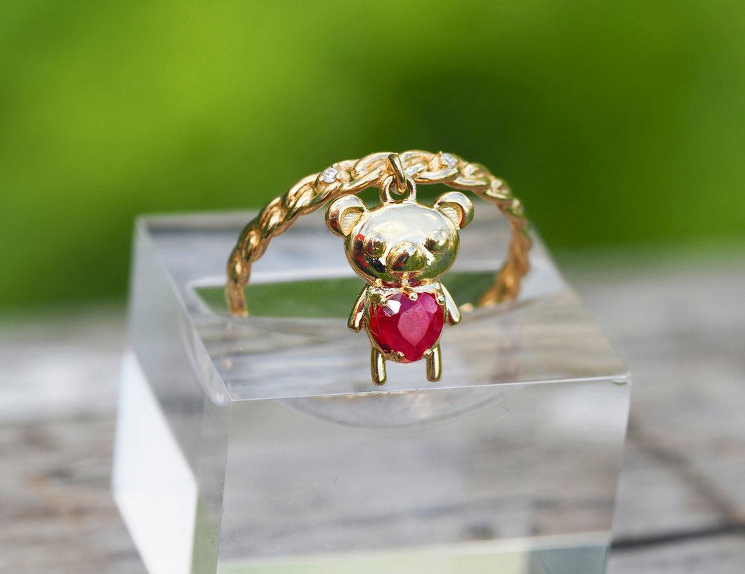 14k white and yellow gold ring with ruby and diamonds. - 戒指 - 贵金属 金色