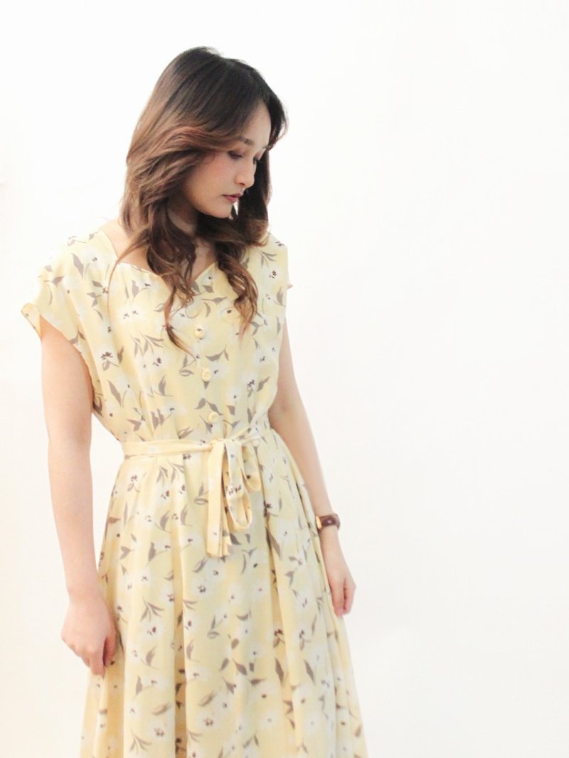 复古早春日本制甜美浪漫花朵碎花米黄色短袖古着洋装 - 洋装/连衣裙 - 聚酯纤维 黄色