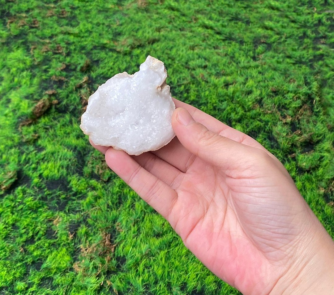 天然原矿晶莹剔透玛瑙白晶簇 消磁净化 疗愈 开运 净化 原矿 - 摆饰 - 水晶 多色