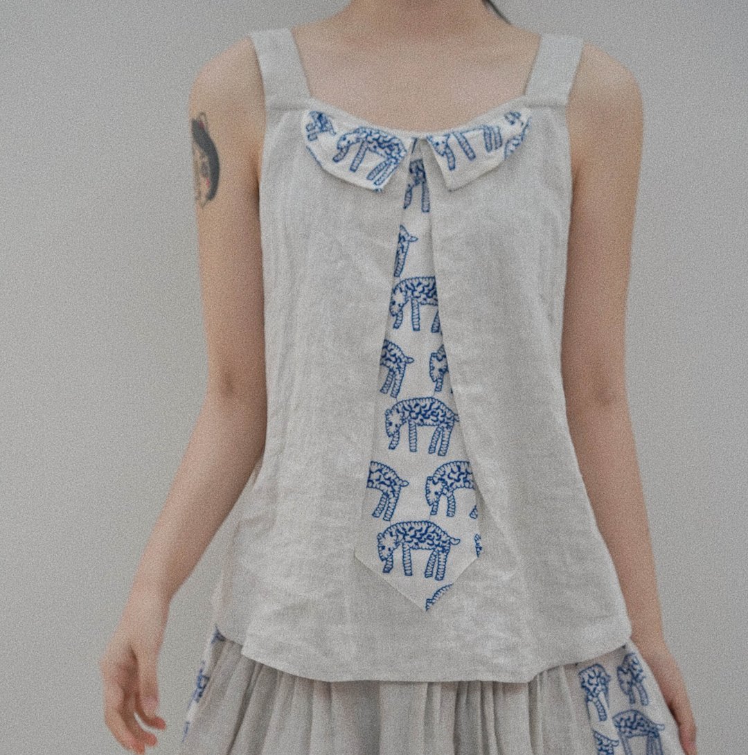 【好多小羊爬上了我的衣服】古典复古风/手工刺绣背心 - 女装背心 - 棉 