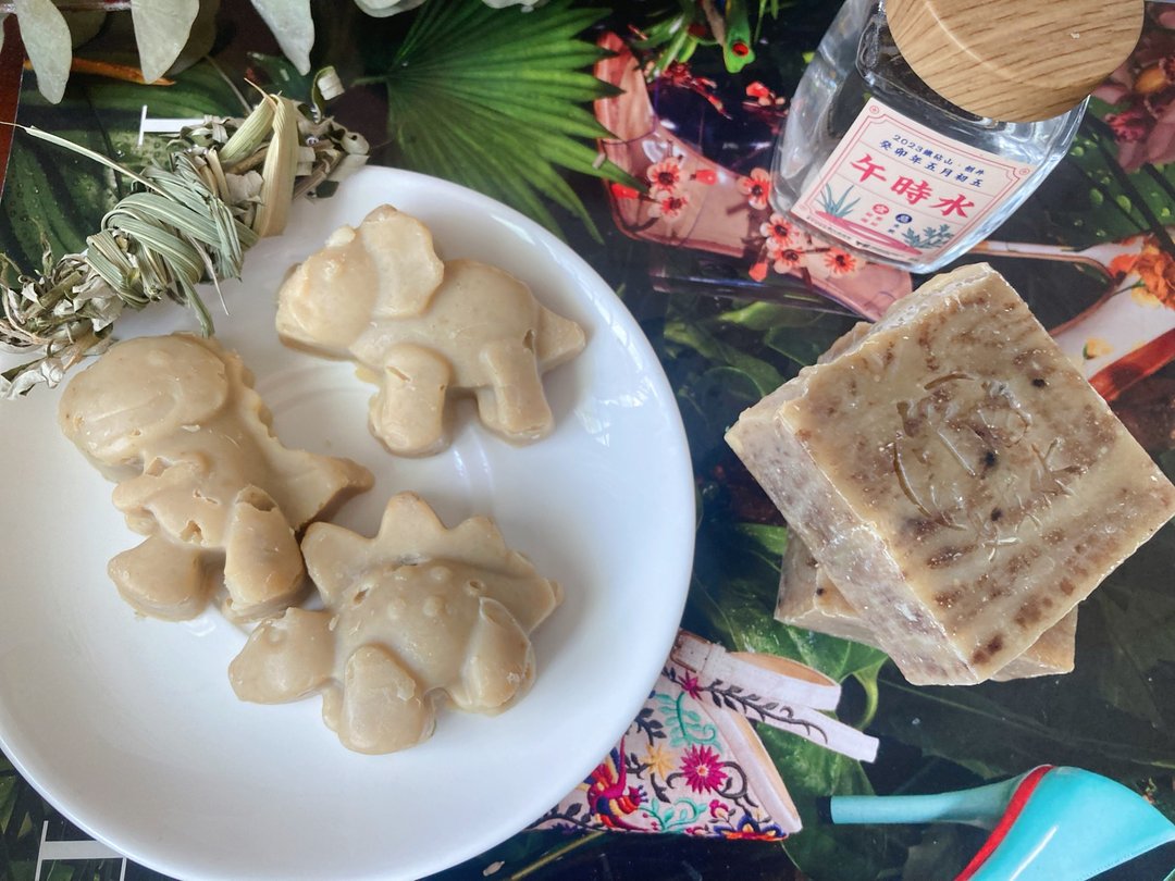 岩兰草午时水艾绒平安皂/铁砧山午时水/卓玛爱象/经油手工皂 - 其他 - 其他材质 金色