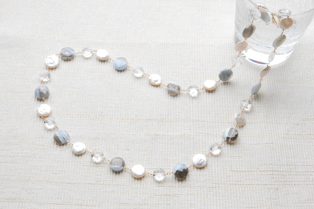 Coin-shaped pearl and stone necklace Blue opal 14 kgf - 项链 - 半宝石 蓝色