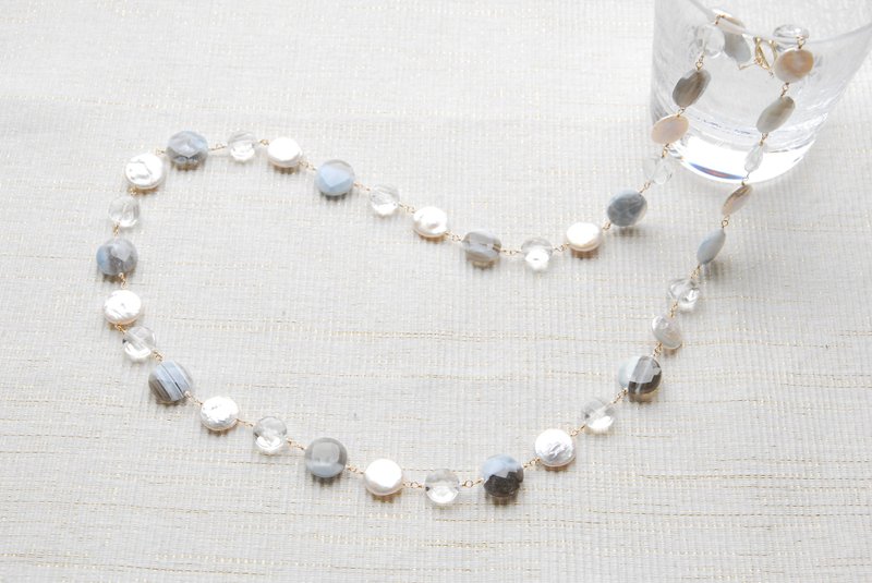 Coin-shaped pearl and stone necklace Blue opal 14 kgf - 项链 - 半宝石 蓝色