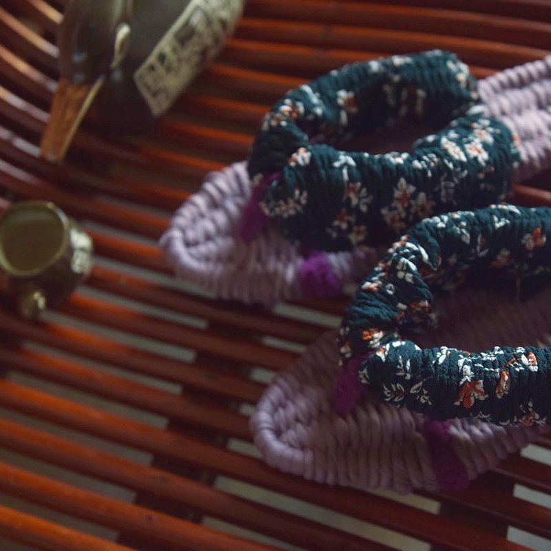裙摆歌 / 琼麻手工鞋_草拖鞋 - 拖鞋 - 棉．麻 紫色