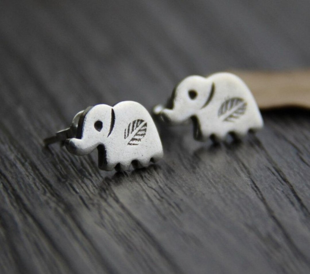 Real 925 Sterling Silver Women Lovely Elephant Stud Earrings Handmade Engraved - 耳环/耳夹 - 纯银 银色