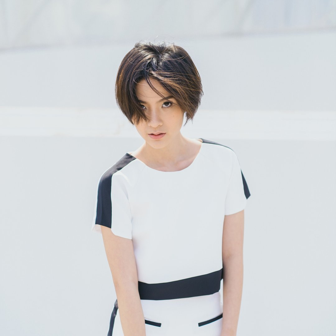 Two Tone Crop Top - 女装上衣 - 纸 白色