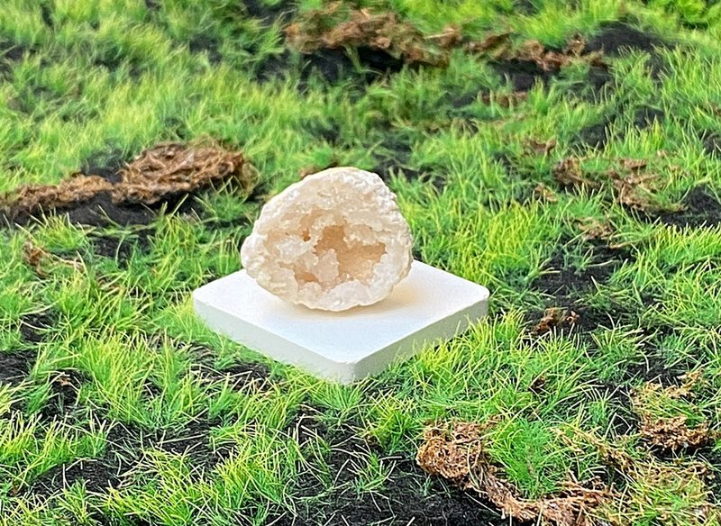 天然原矿晶莹剔透招财玛瑙白晶洞 招财开运 快速出货 风水摆件 - 摆饰 - 水晶 多色