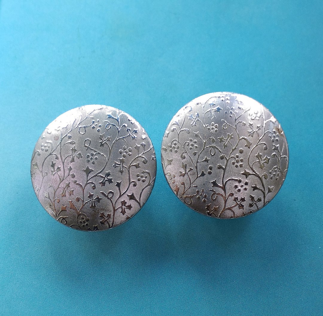 Vintage Jewelry 西洋古董饰品 银色雕纹 大圆 夹式耳环 - 耳环/耳夹 - 其他金属 金色