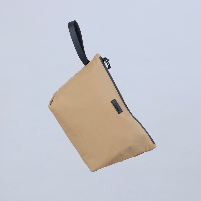 【极轻】BRZ Pouch 收纳包 M 沙棕色 - 化妆包/杂物包 - 尼龙 卡其色