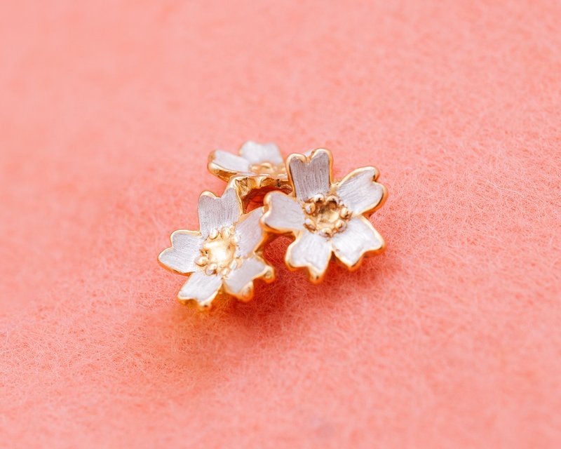 Japanese cherry blossom - pin brooch - Sakura flowers - lapel pin - 胸针 - 银 金色