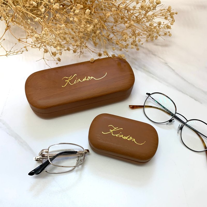【客制套装】木纹眼镜盒 *大小一对装 或 *单个 烫金名字定制 - 眼镜盒/眼镜布 - 其他材质 咖啡色