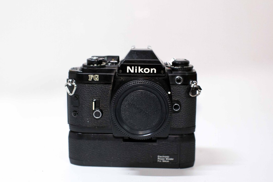 Nikon FG單機身+自動過片手把 - 相机 - 其他金属 黑色