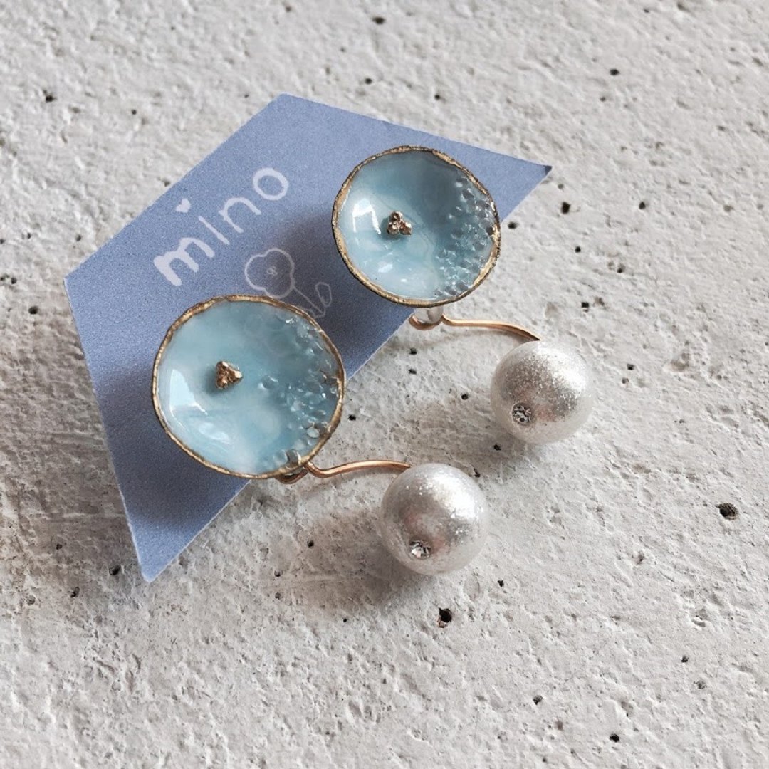 Round crushed flower Kurun Pearl (Pearl Aqua) Earrings Clip-On - 耳环/耳夹 - 玻璃 蓝色