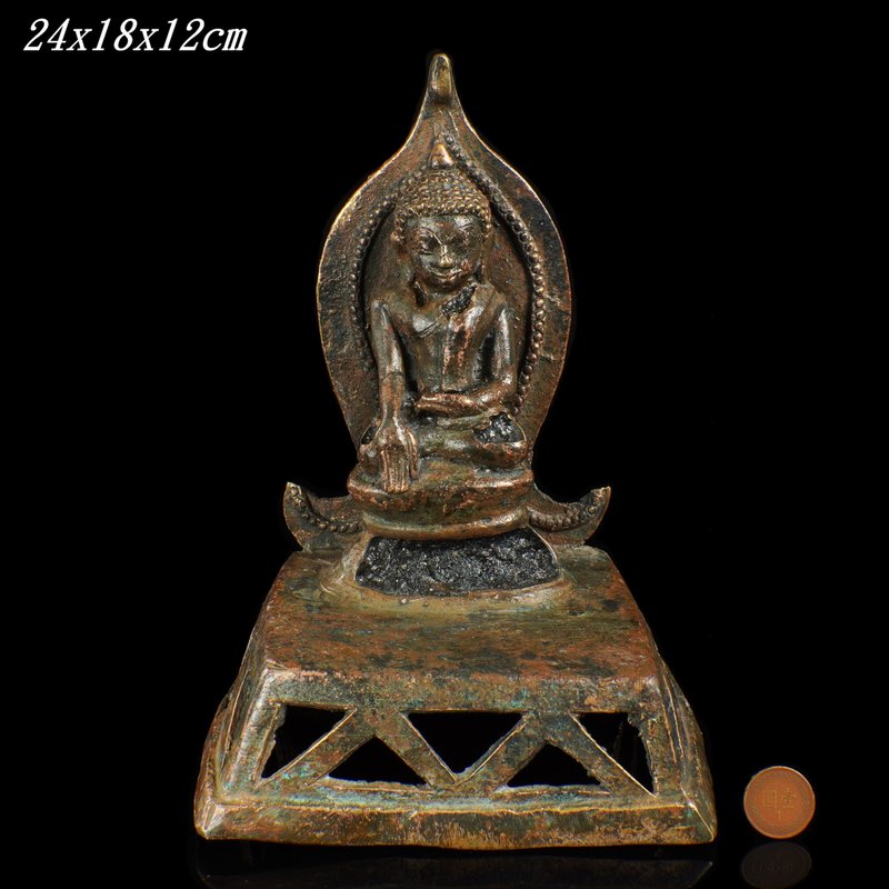 缅甸佛塔圣物-18-19世纪佛陀.高21厘米.底宽15.5.重1720公克 - 其他 - 其他材质 