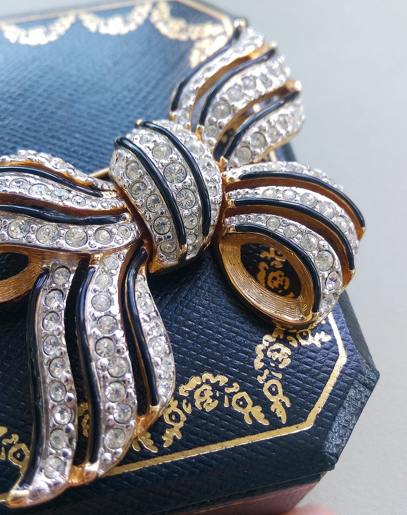 Vintage Jewelry 西洋古董饰品 Swarovski 精美蝴蝶结 别针 - 徽章/别针 - 其他金属 金色
