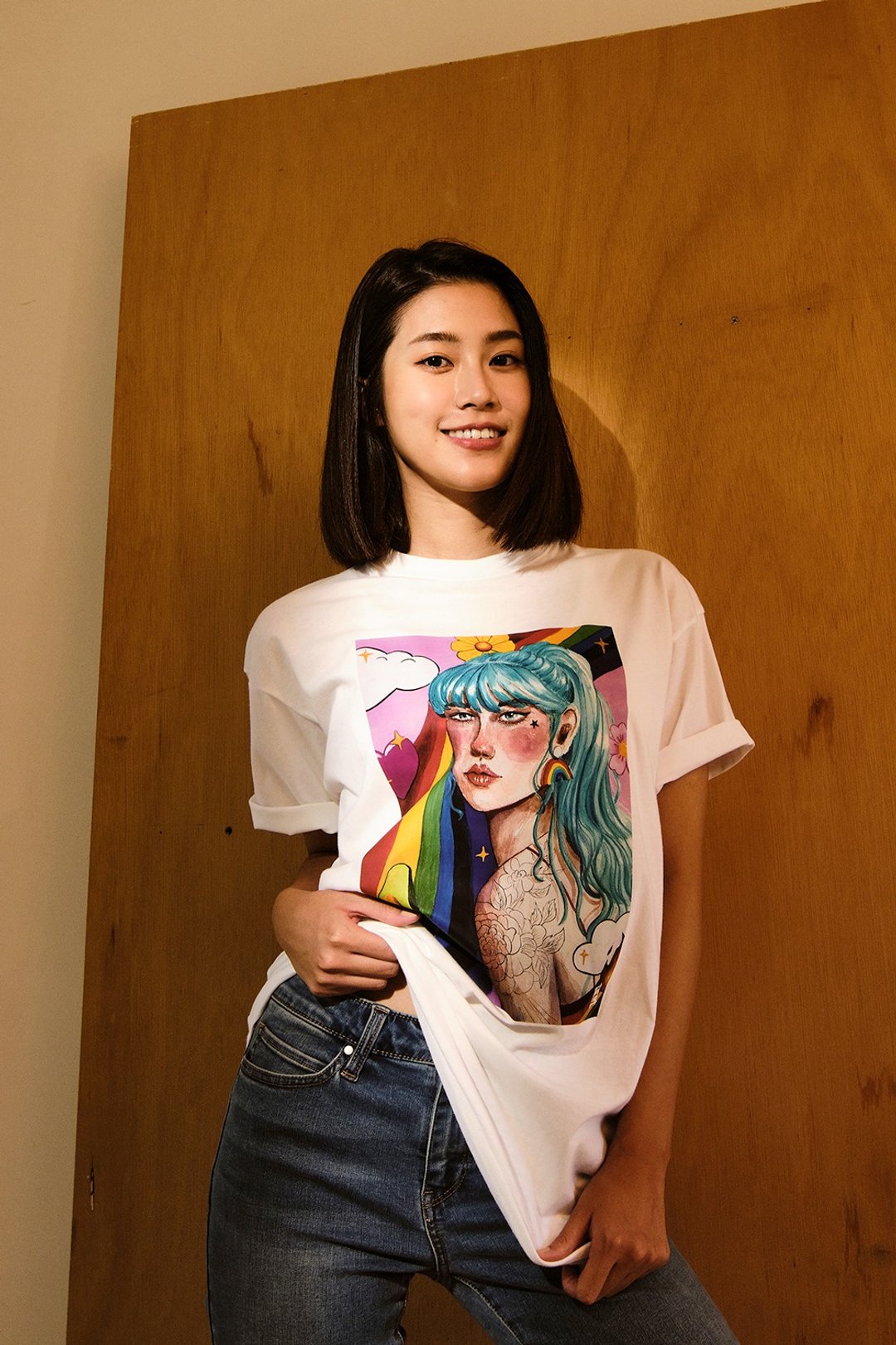 Naardoodle 休闲女款-彩红女孩图TEE (宽版) - 女装 T 恤 - 棉 白色