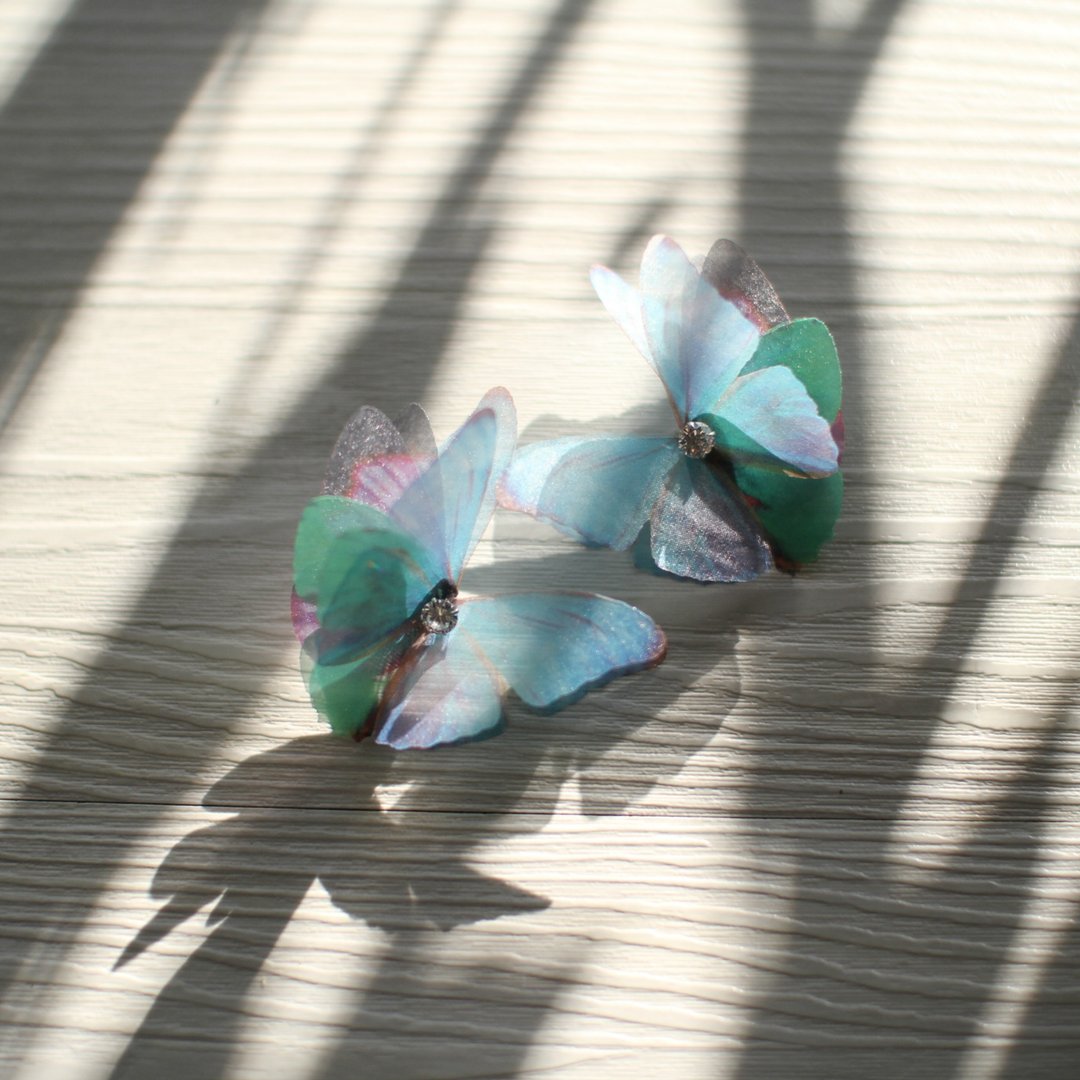 蝴蝶薄纱耳环一对&amp;水钻925银耳针式 pierced or clip-on earring - 耳环/耳夹 - 丝．绢 蓝色