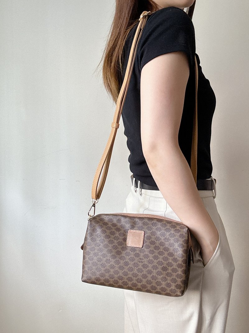 中古美品 Celine 凯旋门 Macadam 云朵包 化妆包 腋下包 斜背包 - 侧背包/斜挎包 - 防水材质 卡其色