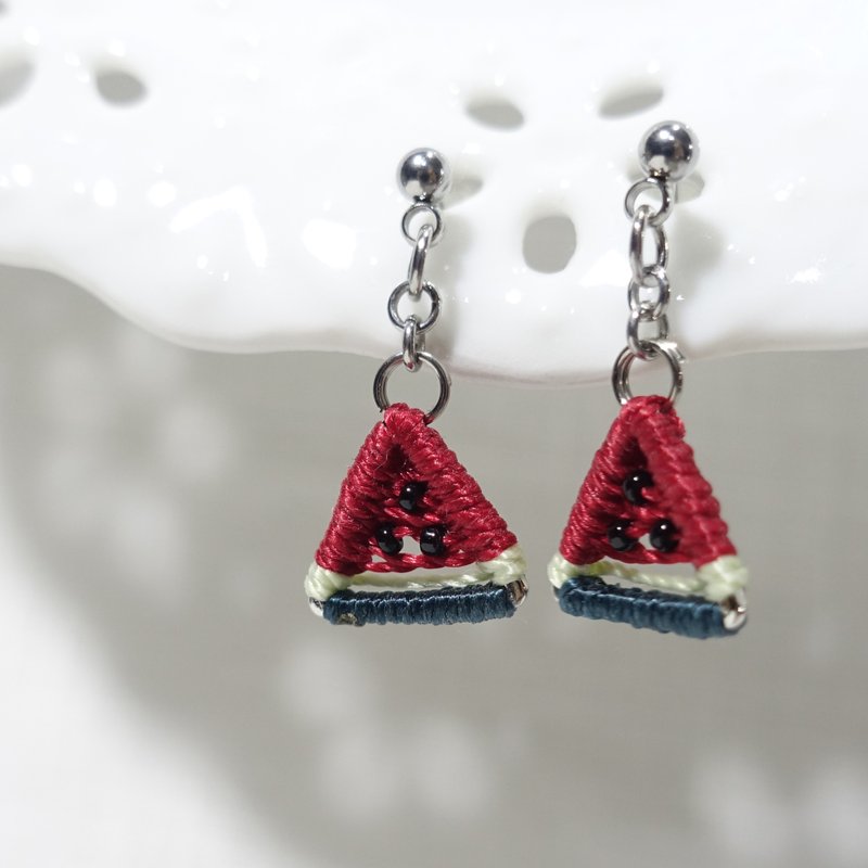 西瓜三颗籽 手工编织耳环│蜡线 不锈钢 耳针 可调耳夹 - 耳环/耳夹 - 防水材质 红色