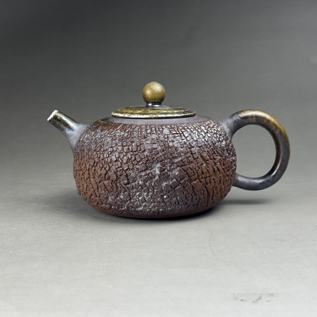 台湾名家周圣钧【柴烧】手拉坏柴烧壶002 - 茶具/茶杯 - 陶 咖啡色