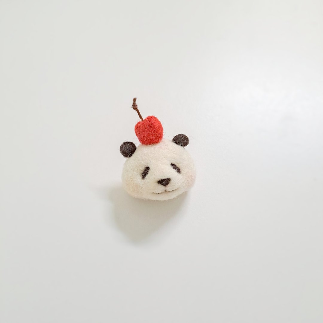 熊猫顶苹果 羊毛毡 熊猫 别针 - 胸针 - 羊毛 多色