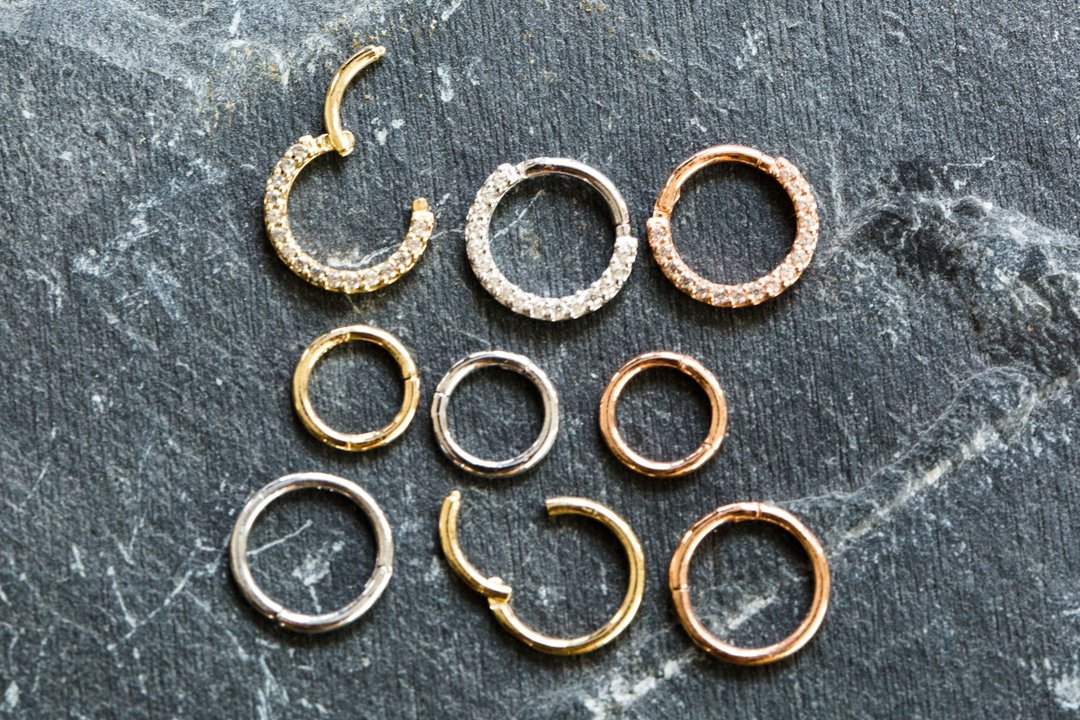 14K 金耳屏软骨海螺 Daith Helix Segment Huggie Hoop Ring 穿孔 - 耳环/耳夹 - 贵金属 黄色