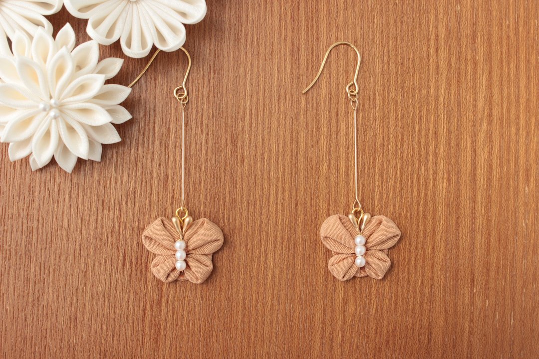 Japanese style butterfly earrings - 耳环/耳夹 - 丝．绢 咖啡色