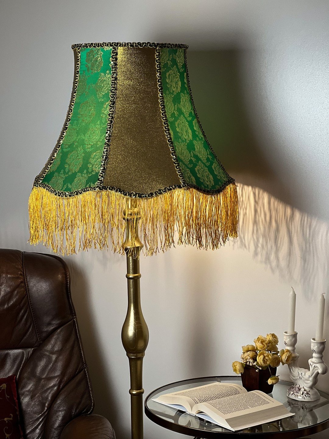 Victorian lampshade golden and green brocade with fringe - 灯具/灯饰 - 其他材质 绿色