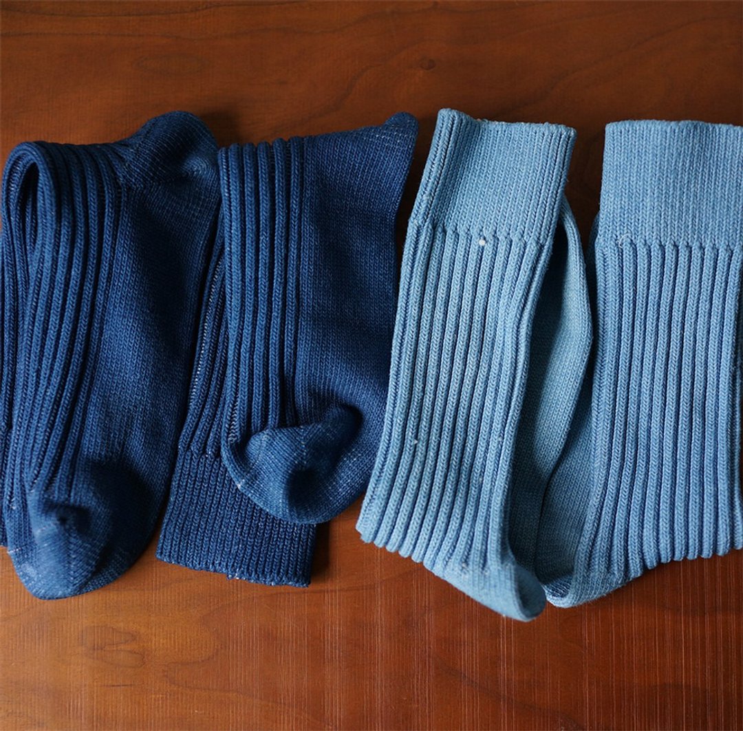 深藍/淺藍 indigo 植物藍靛染 環保植物染 男女同款 中長筒 棉襪 - 袜子 - 棉 蓝色