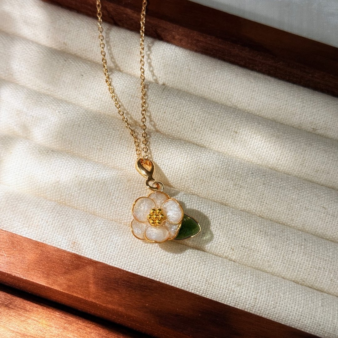 【山茶花开】项链 | 水晶花饰品 (礼盒包装) - 项链 - 树脂 