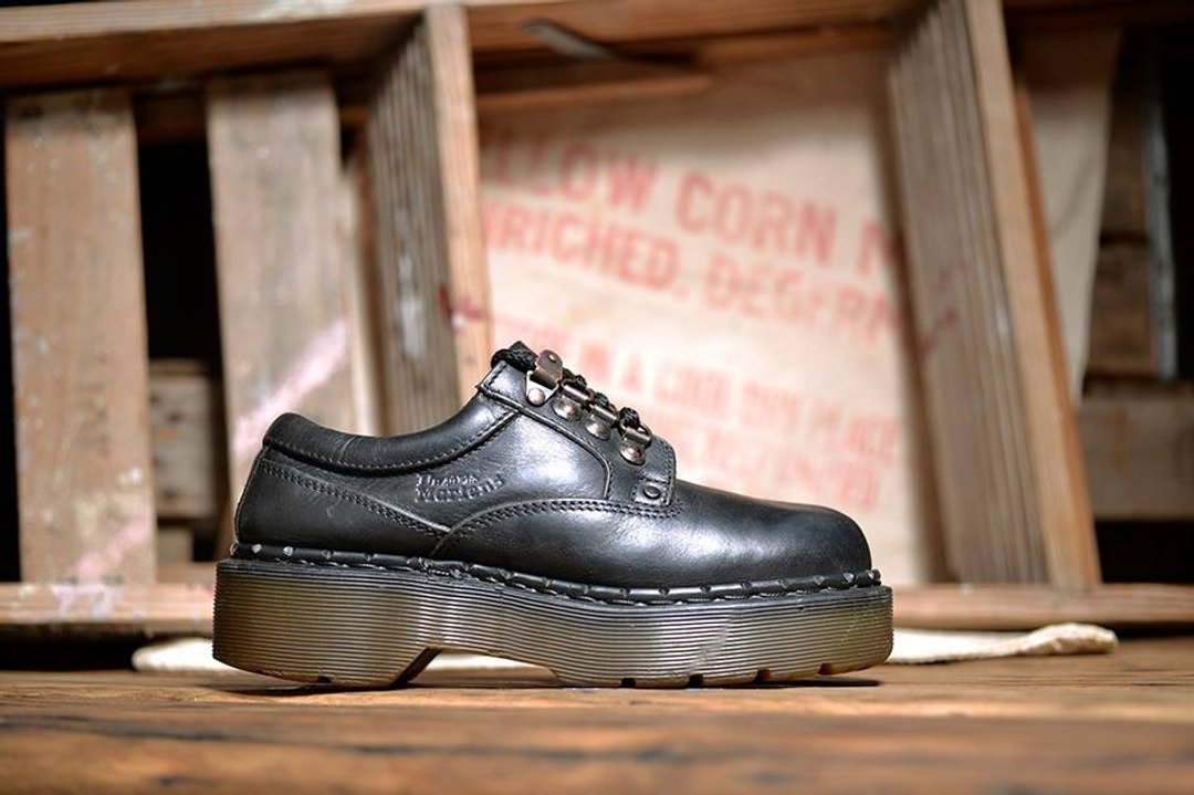 《Dr. Martens Shoes》厚底work 4孔鞋 DME03 - 芭蕾鞋/娃娃鞋 - 真皮 黑色