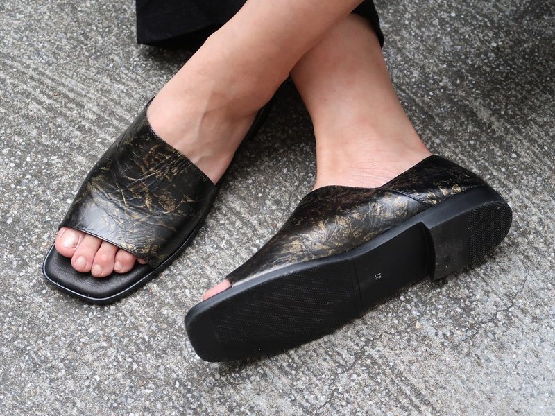 【心太软】内外全真皮柔软包脚露趾平底凉鞋 - 男女凉鞋 - 真皮 咖啡色