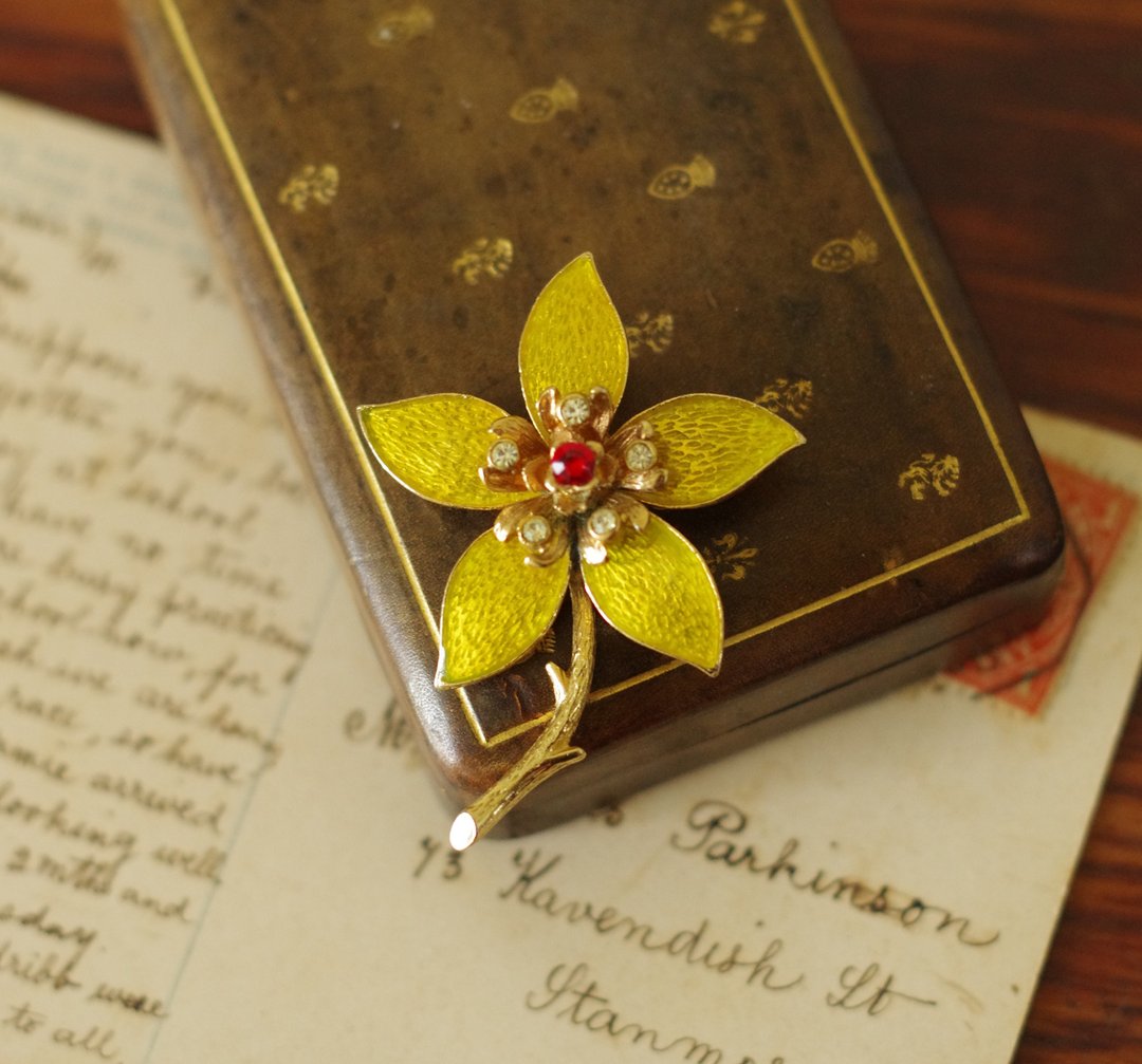 古董金色黄珐琅花别针胸针西装外套 B1180 Florenza - 胸针 - 其他金属 金色