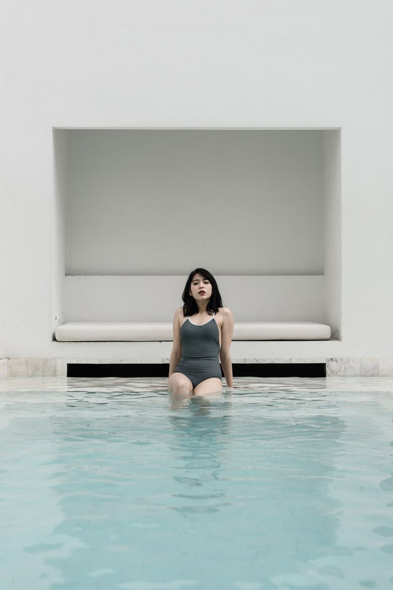 性感甜美交叉露背连身泳装/灰-白(Size S) - 女装泳衣/比基尼 - 其他材质 灰色