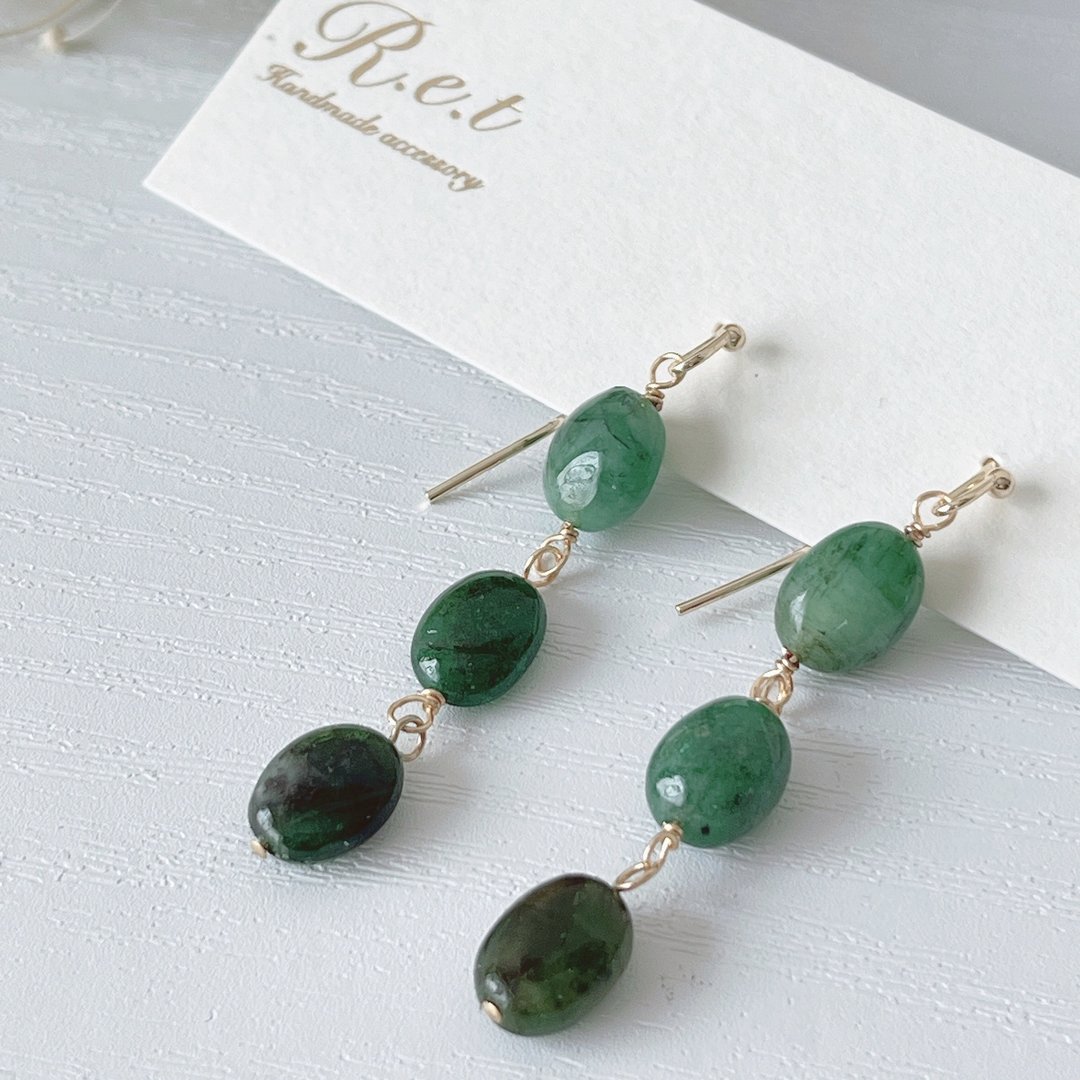 14kgf pierced earrings 3 emeralds - 耳环/耳夹 - 半宝石 绿色