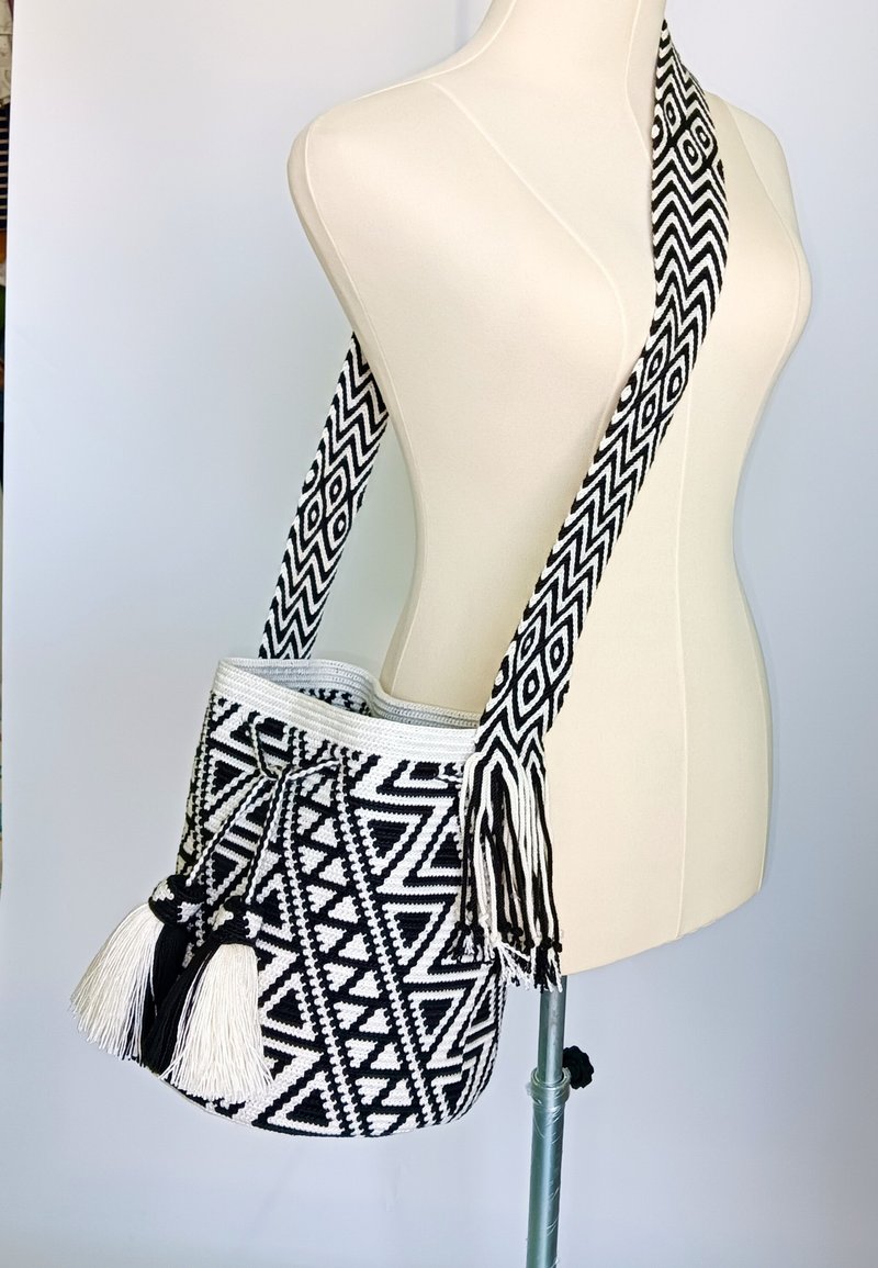 WOO Bag 双色 M 尺寸 - 侧背包/斜挎包 - 棉．麻 