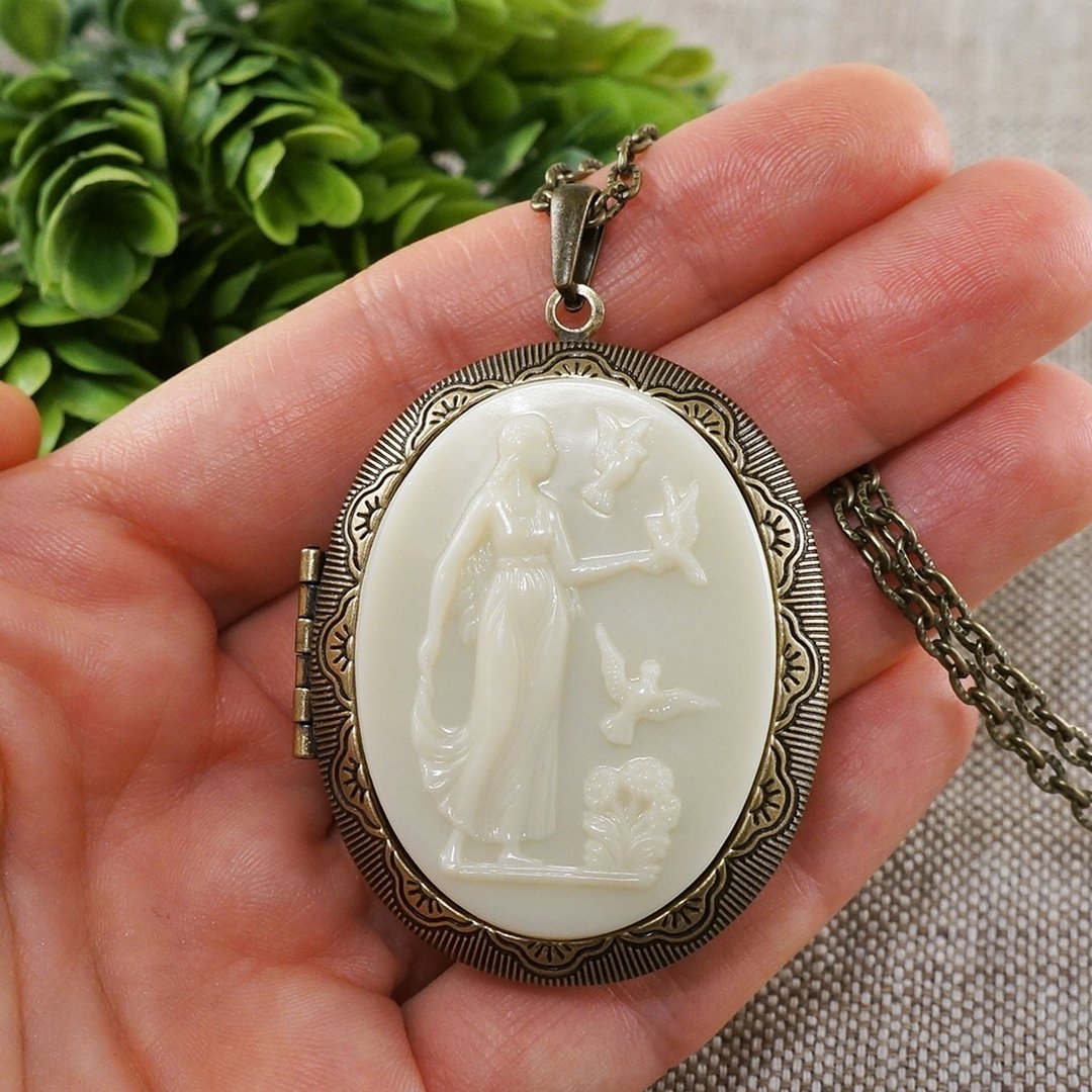 Ivory White Vintage Glass Greek Lady Girl Cameo Locket Pendant Necklace Jewelry - 项链 - 玻璃 白色