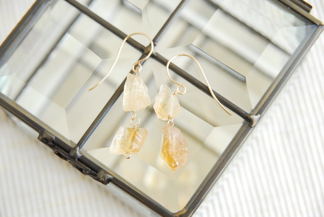 Rough rock citrine two Stone earrings 14kgf - 耳环/耳夹 - 半宝石 黄色