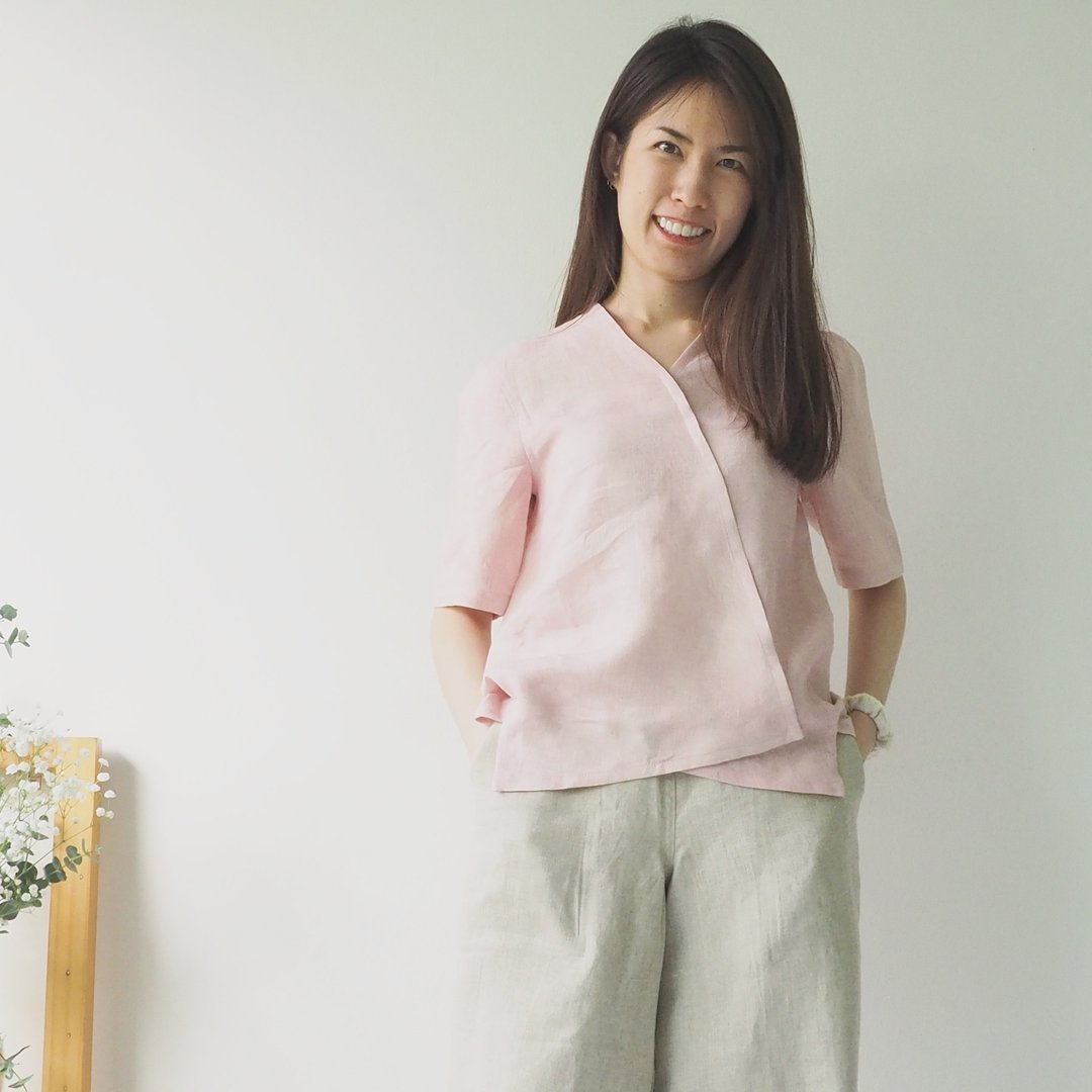 Corolla Blouse : V neck Short Sleeve Linen Breathable Blouse Pink Color - 女装上衣 - 棉．麻 粉红色