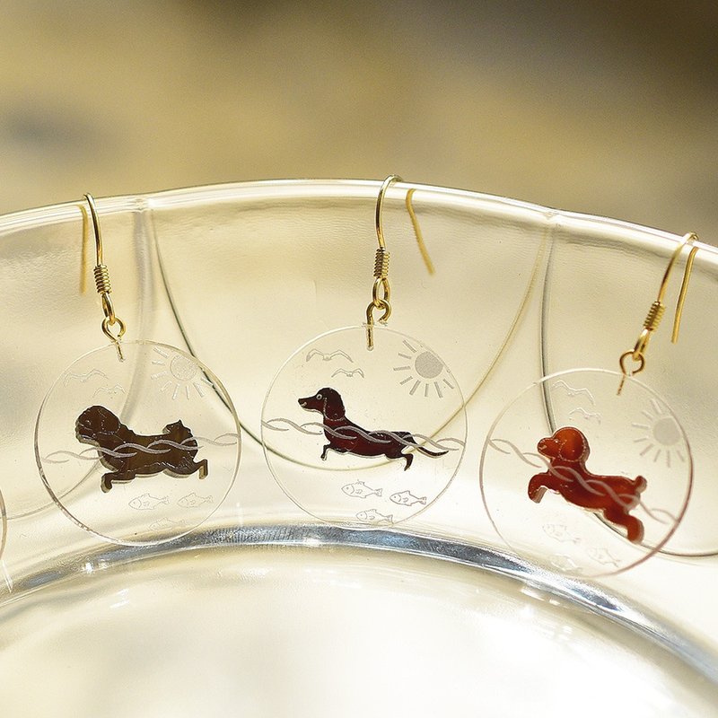Dog of summer vacation earrings - 耳环/耳夹 - 压克力 