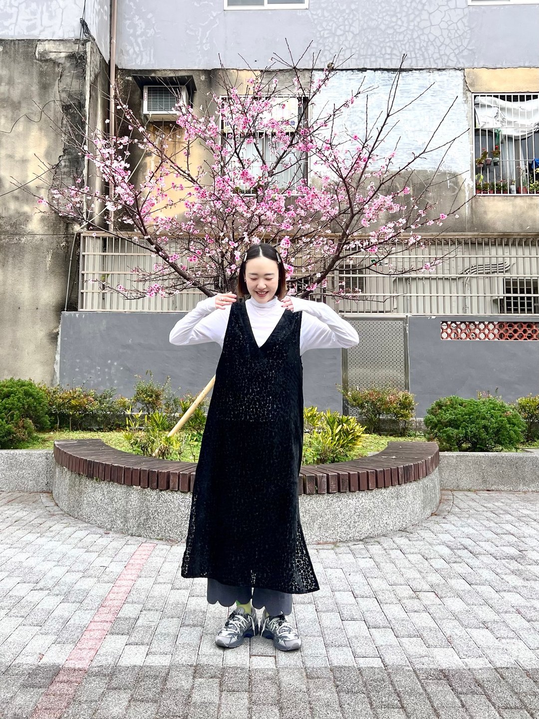 黑色花朵微透肤薄绒布两穿式罩衫洋装 - 洋装/连衣裙 - 其他材质 黑色